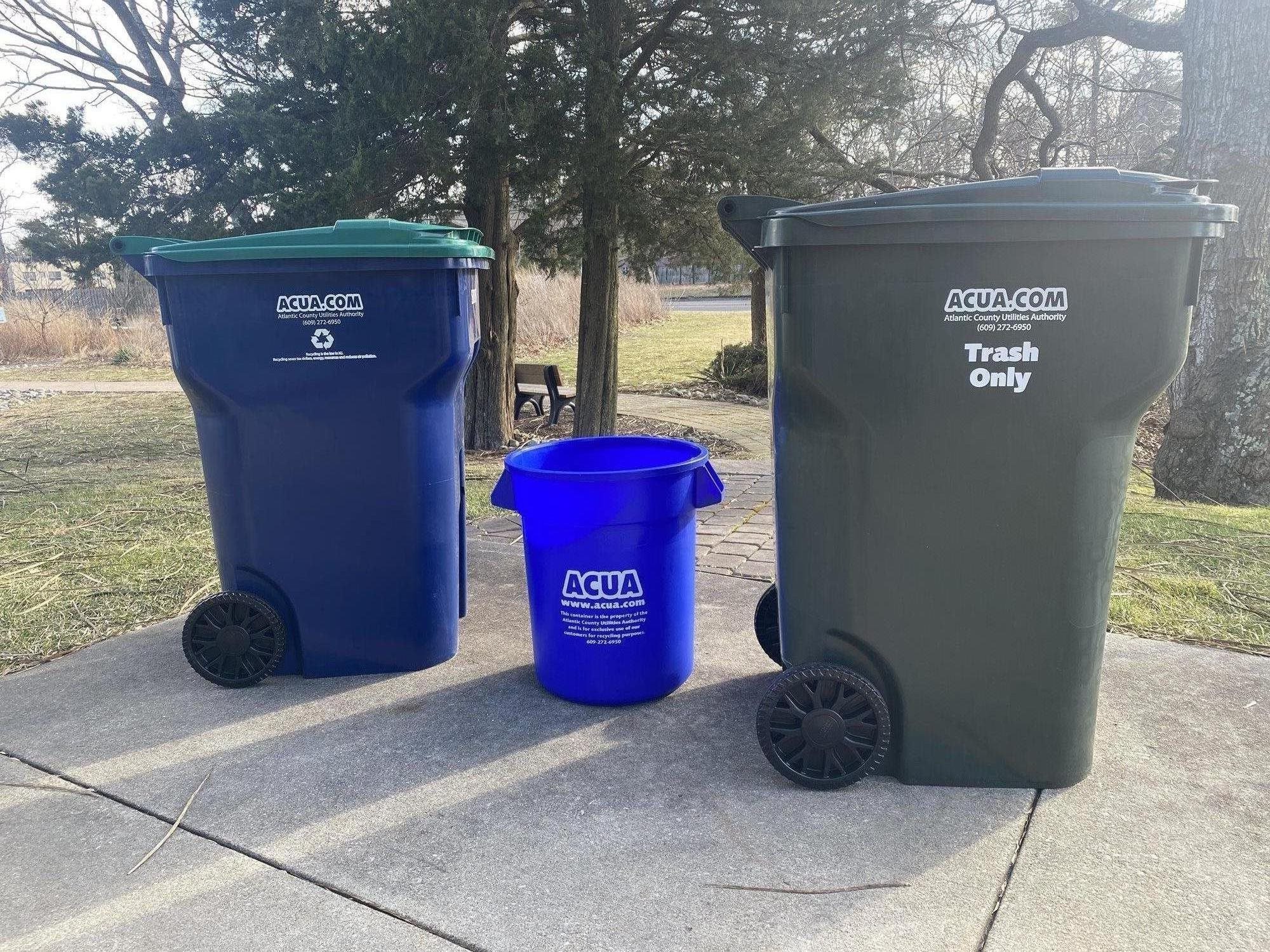 Plastic Trash & Recycling Containers 